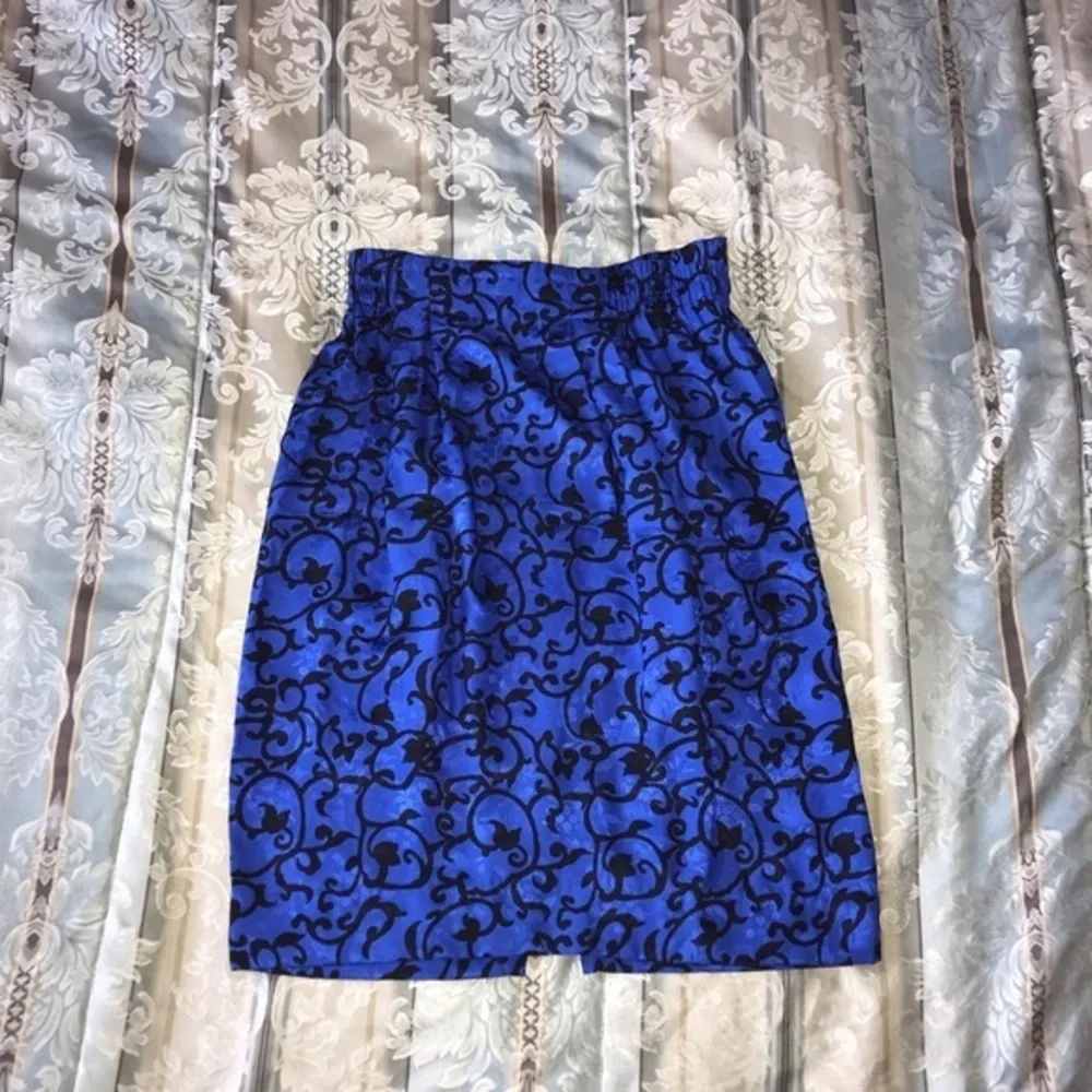 Silk Vintage Skirt Blue Black Embossed fabric Size 4