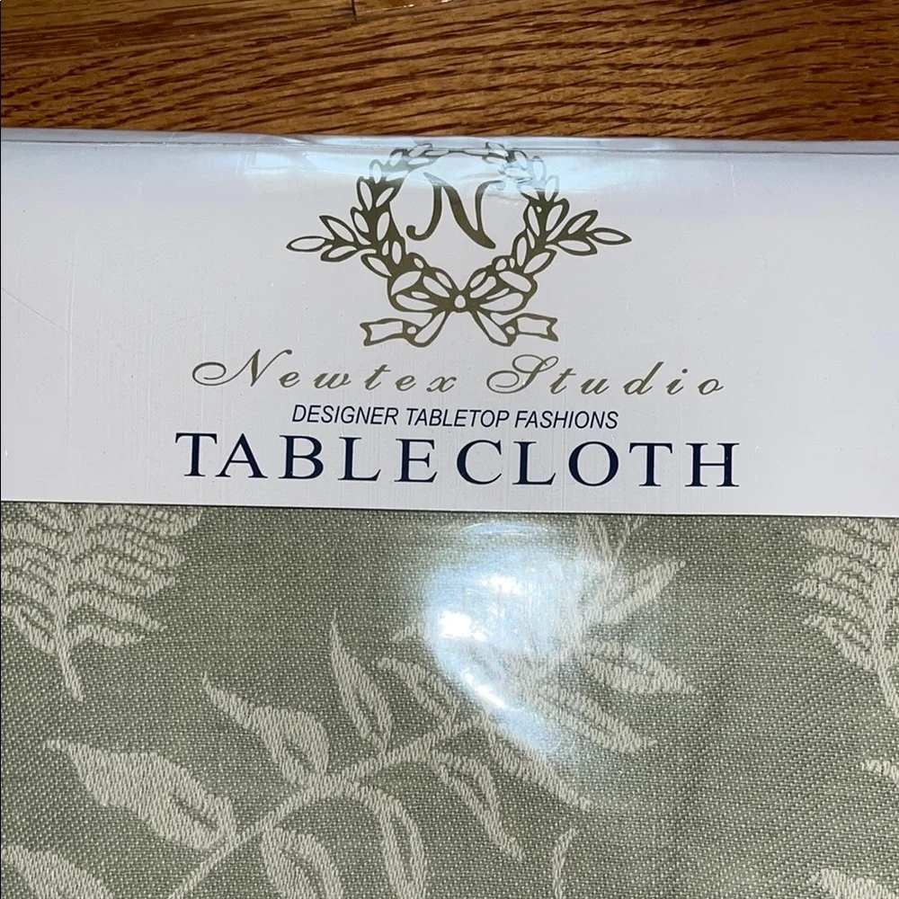 Green Botanical Table Linen for Dining