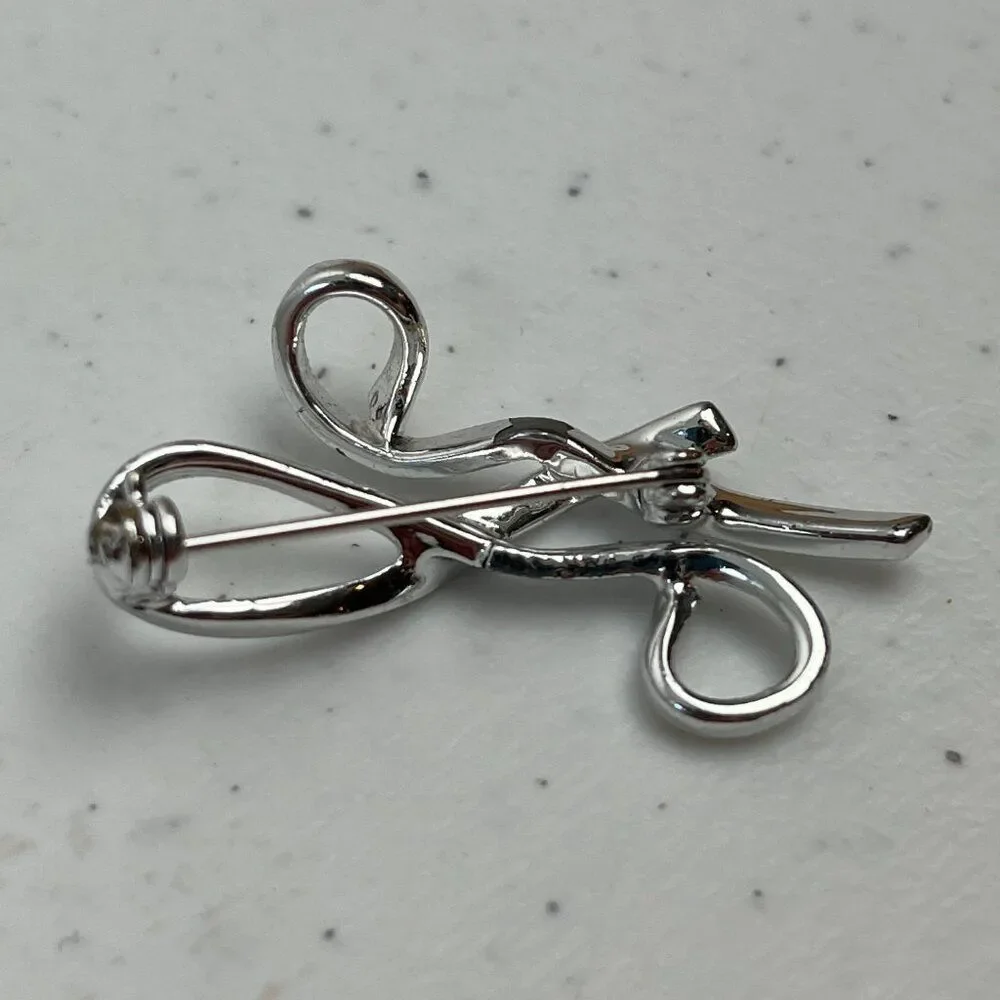 classic brooch design