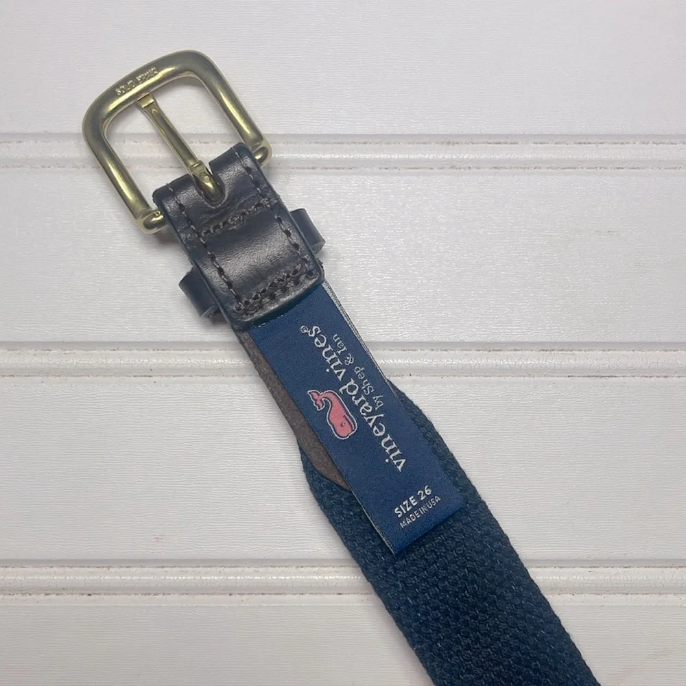 Vineyard Vines 30 leather imported