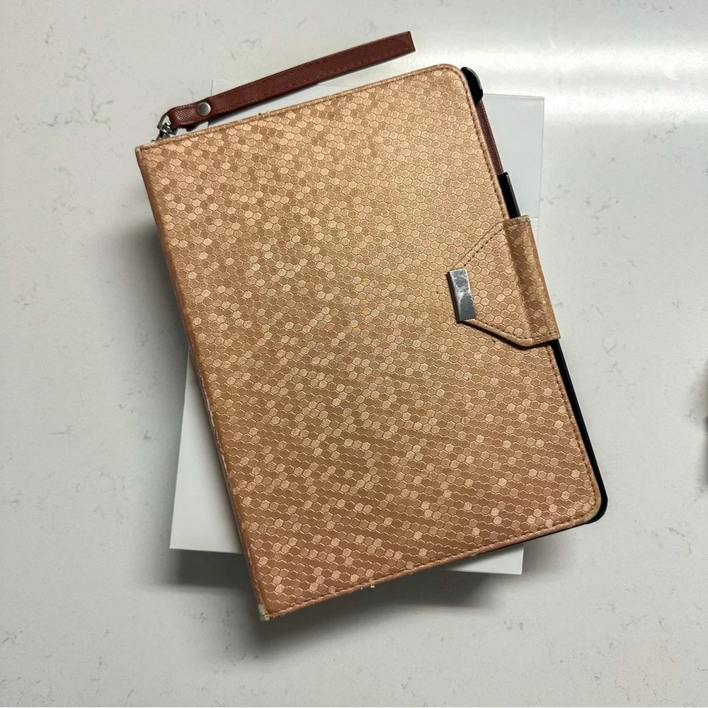 iPad Air 1st Gen 📱 16GB Wi-Fi + Box, Adapter, & Bonus Case – Good Condition!
