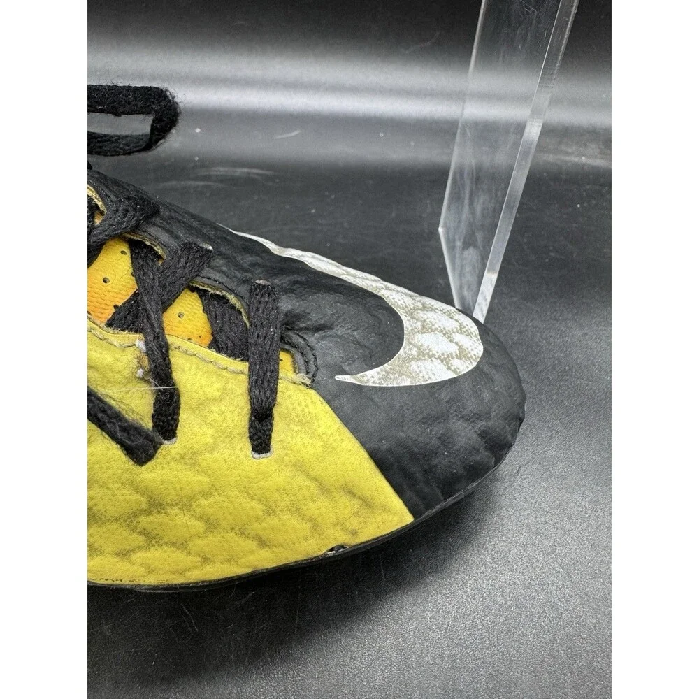 Nike Hypervenom Phelon 3 FG Soccer Cleat Youth Size 2.5Y Black/Yellow GUC