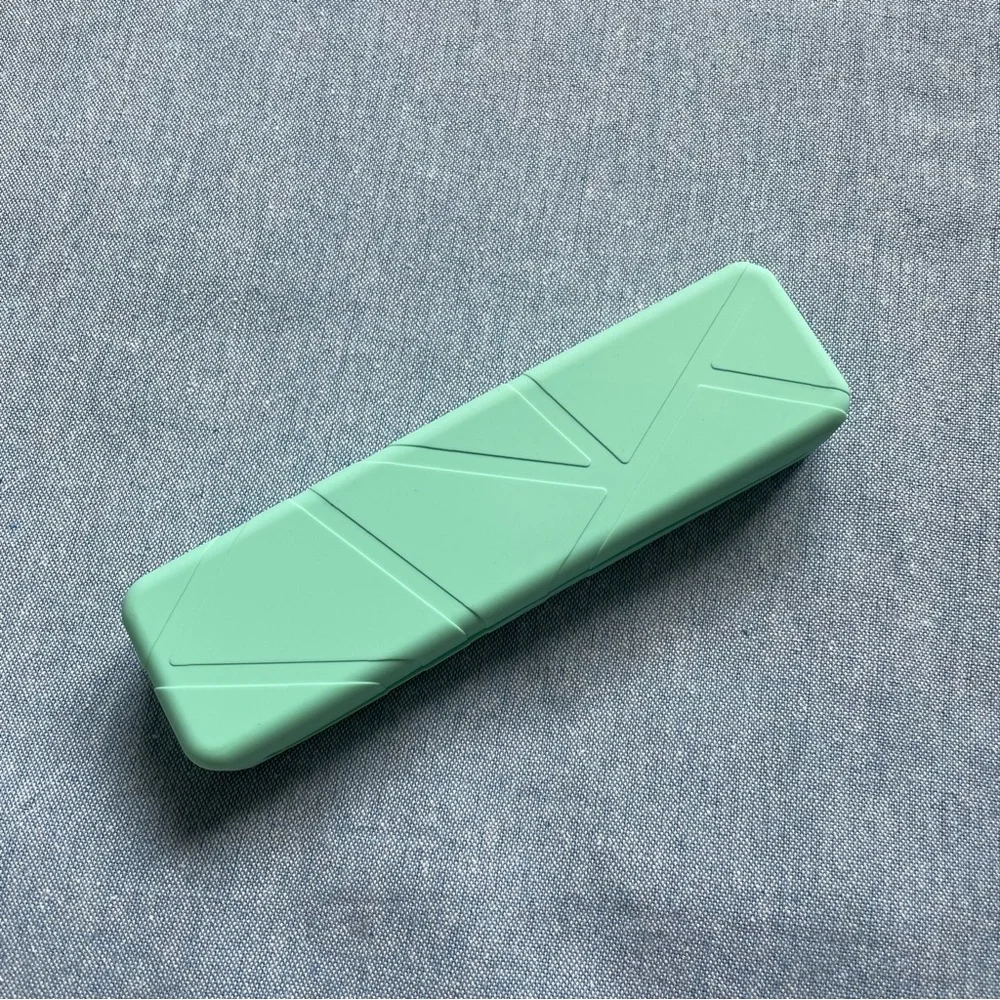 Makeup Brush Holder with Magnetic Closure