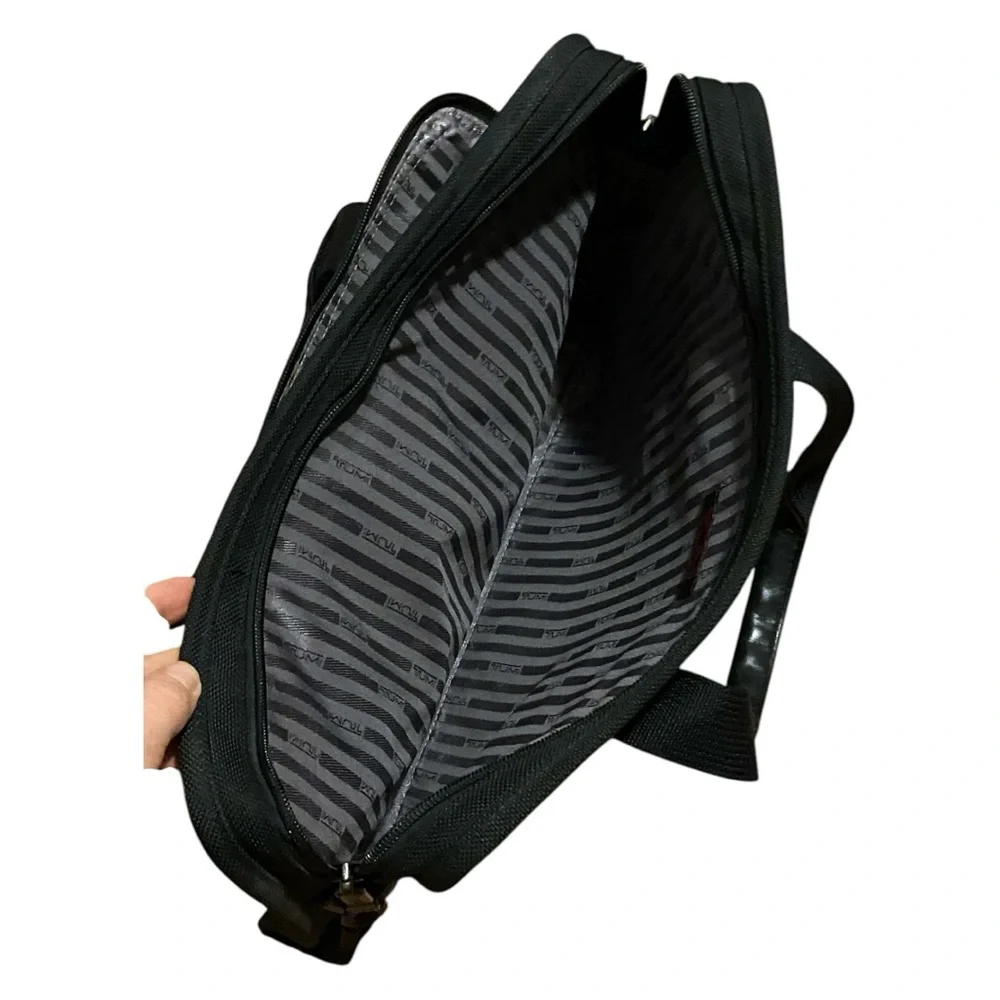 Tumi black business