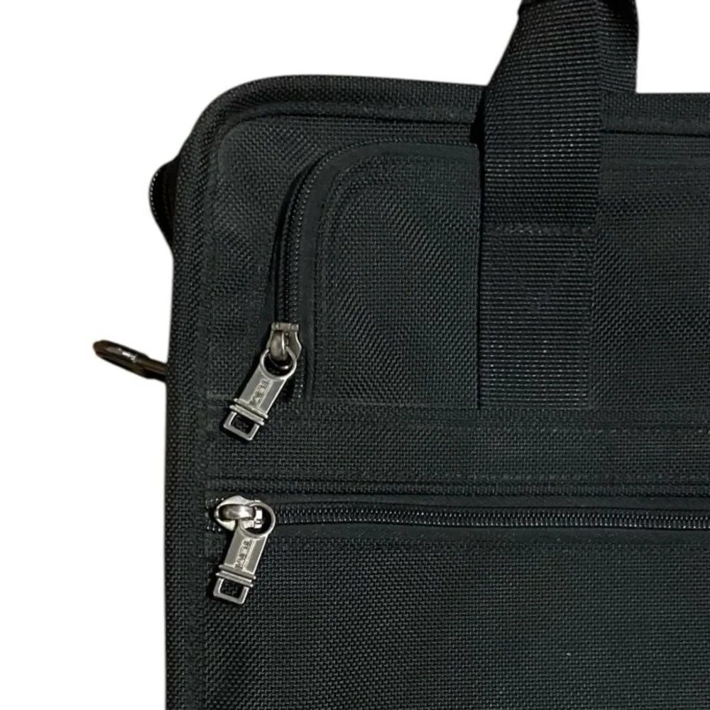 Tumi black business