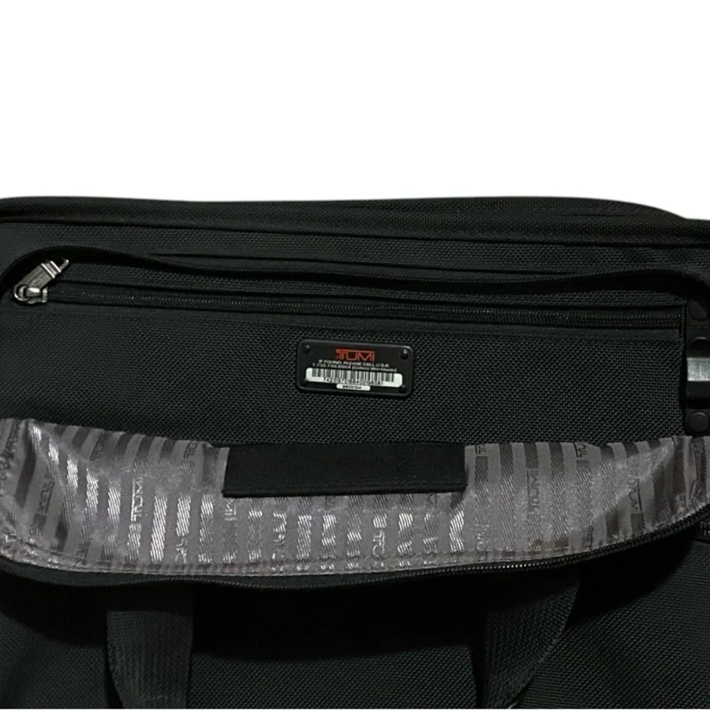 Tumi black business