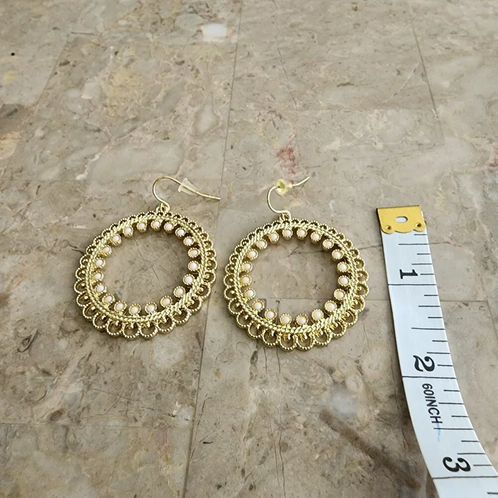 Stony dangle hoop