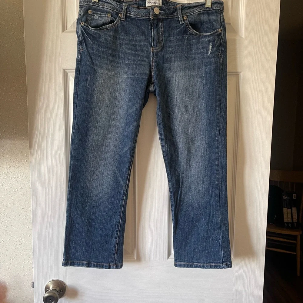 Aeropostale Bayla Distressed Cropped Jeans