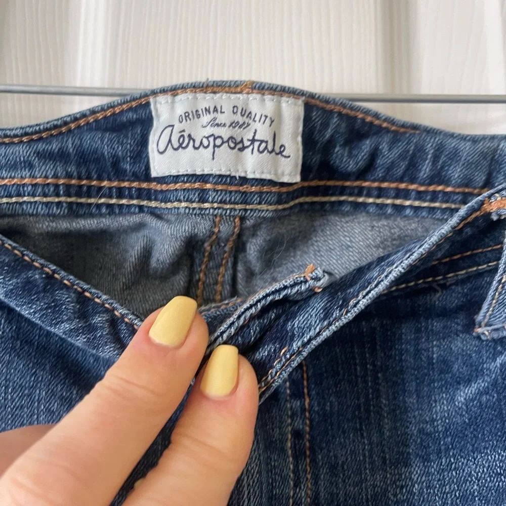 Aeropostale Bayla Distressed Cropped Jeans