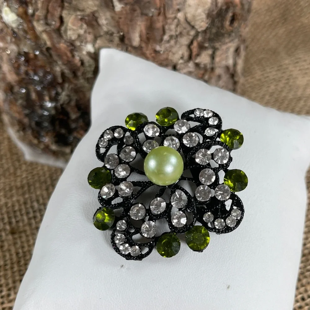 **NWOT Vintage Lime Green Rhinestone Square Pin Brooch