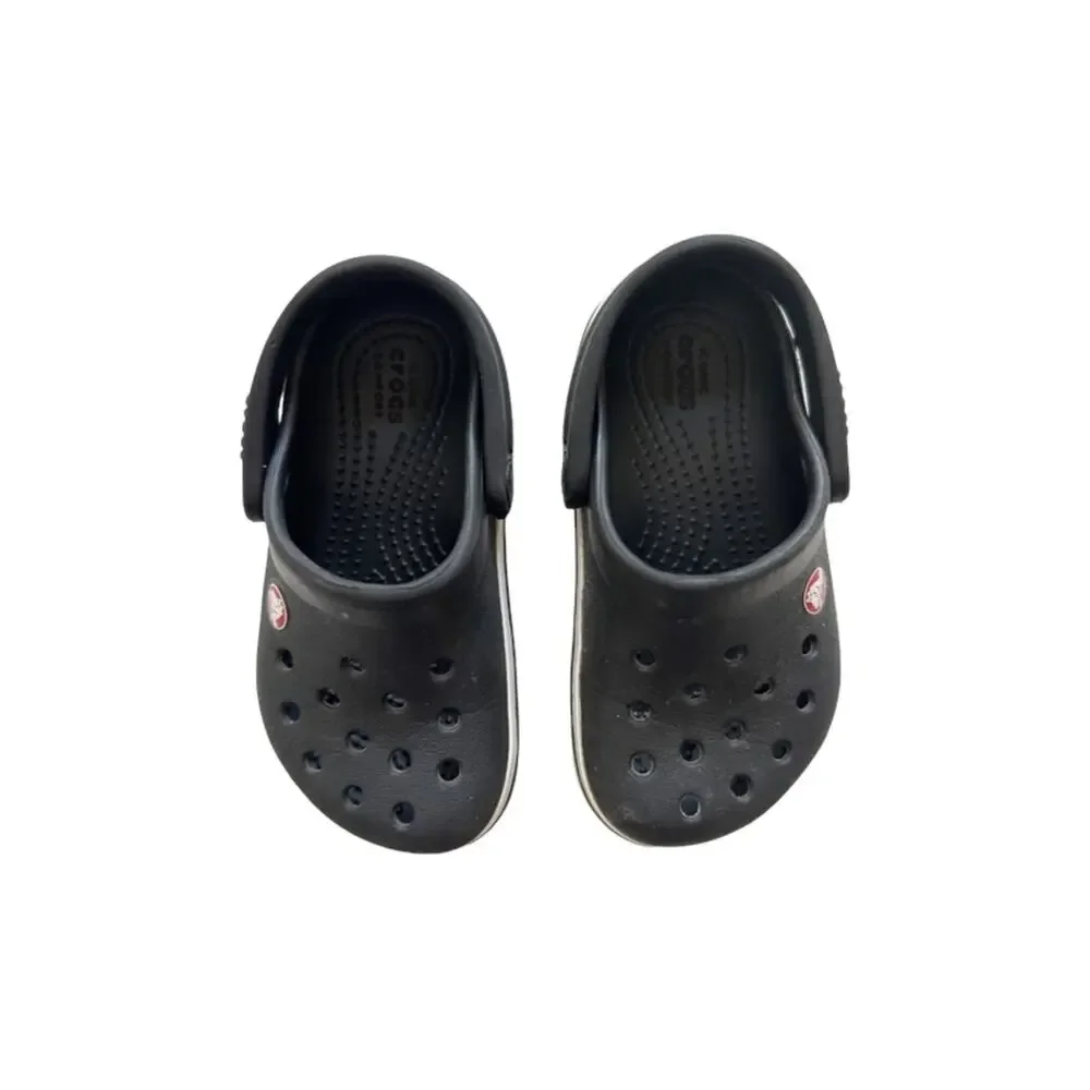 CROCS or crocband ships