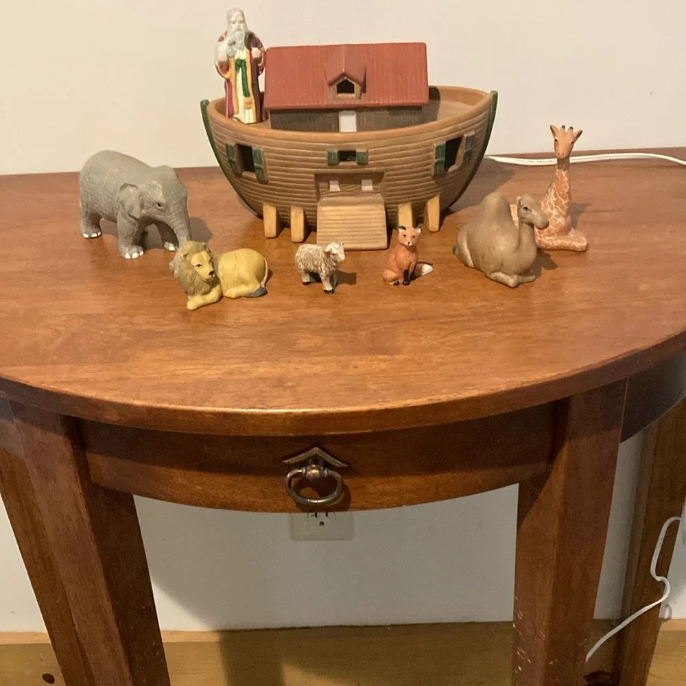 Noah’s Ark night lite with figurines 1998 works vintage