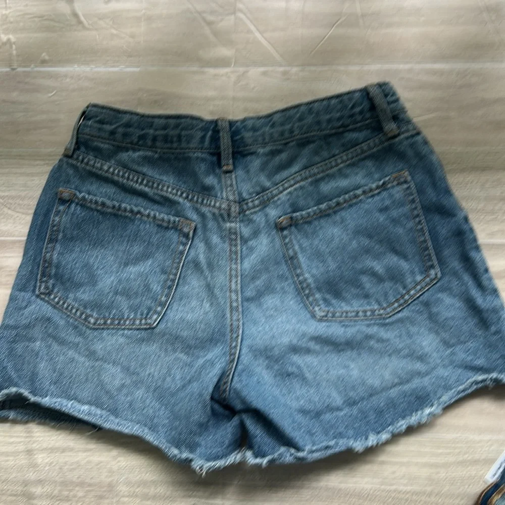 Old Navy features look