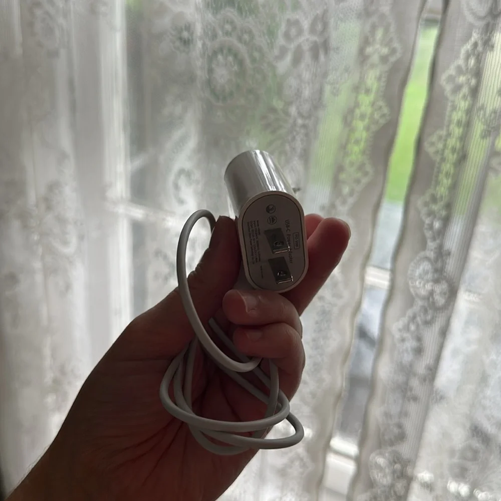 N/A white usb