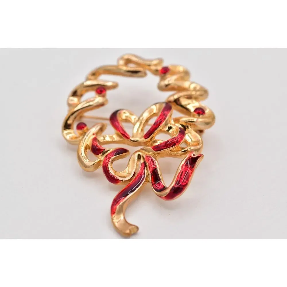 Vintage Christmas Wreath Pin Brooch Red Enamel Gold Tone Heavy Chunky 1980s 9B