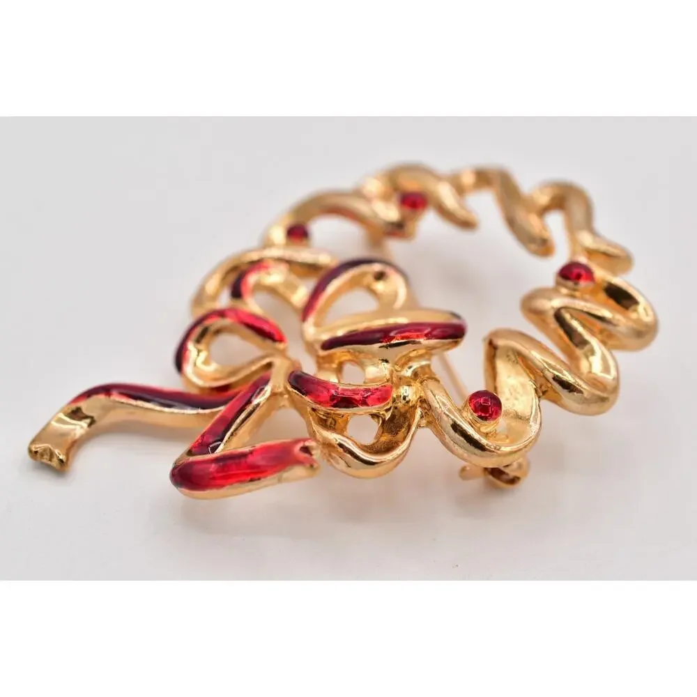 Vintage Christmas Wreath Pin Brooch Red Enamel Gold Tone Heavy Chunky 1980s 9B