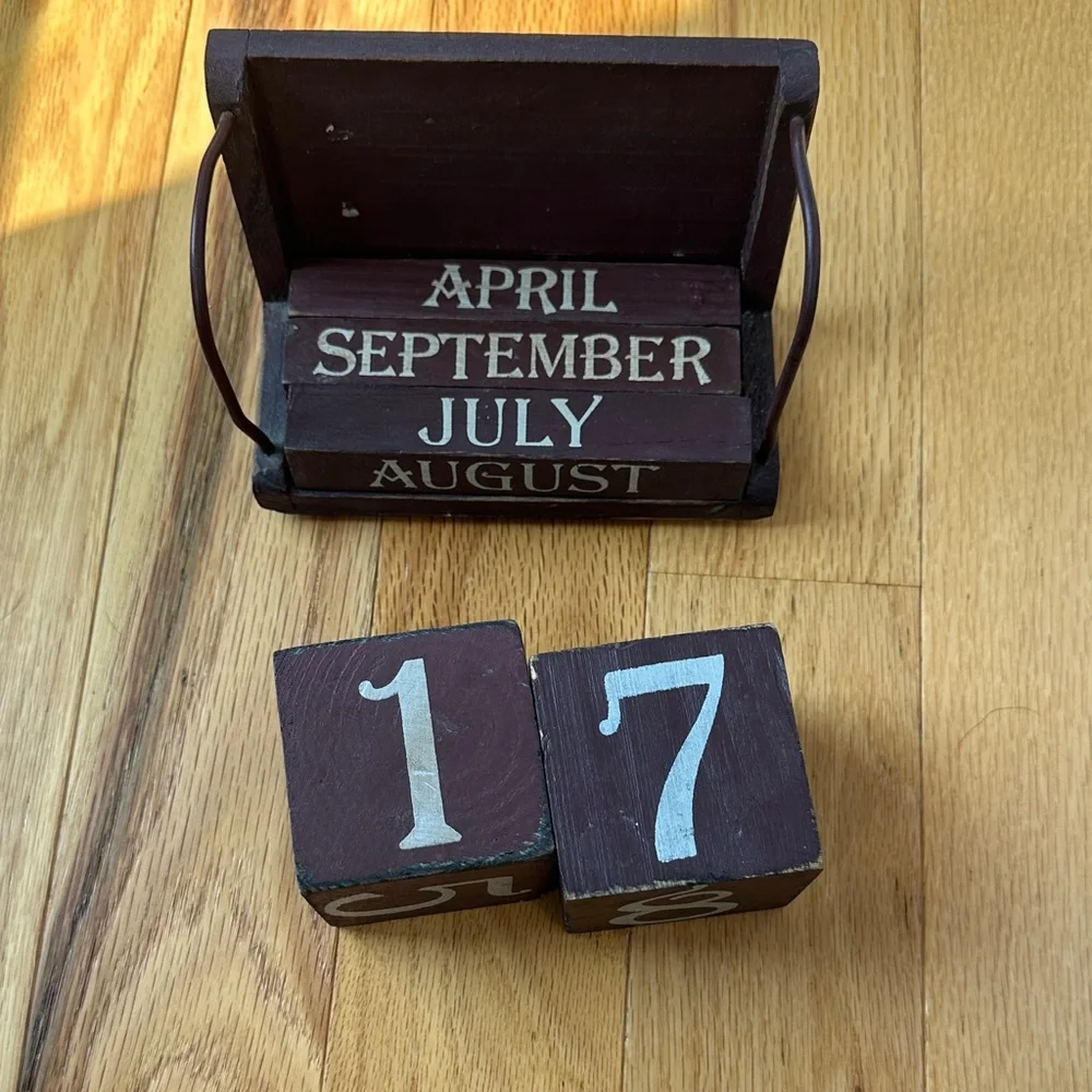 Elegant Wooden Date Block Calendar - Dark reddish Brown