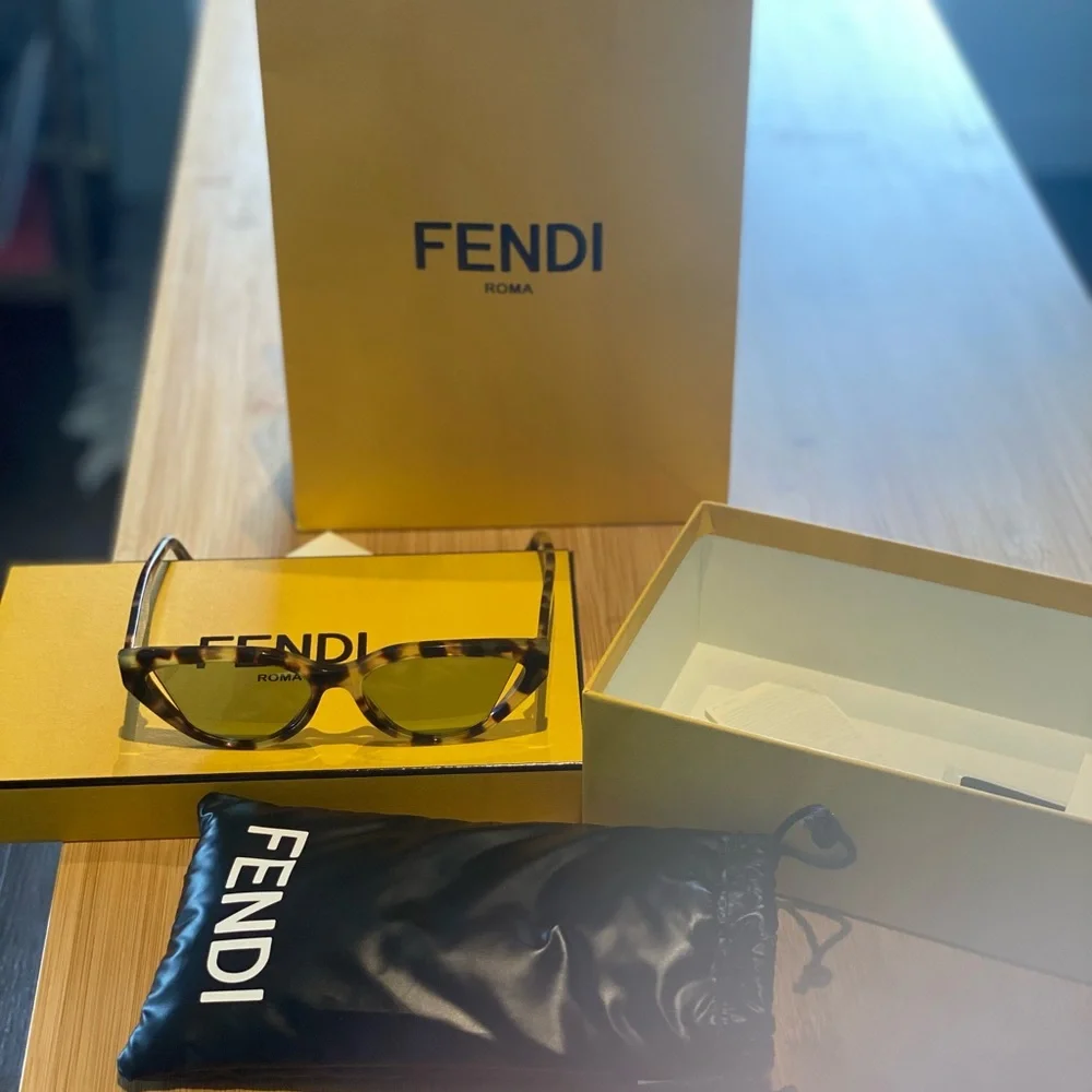 Fendi‎ Cat Eye Sunglasses