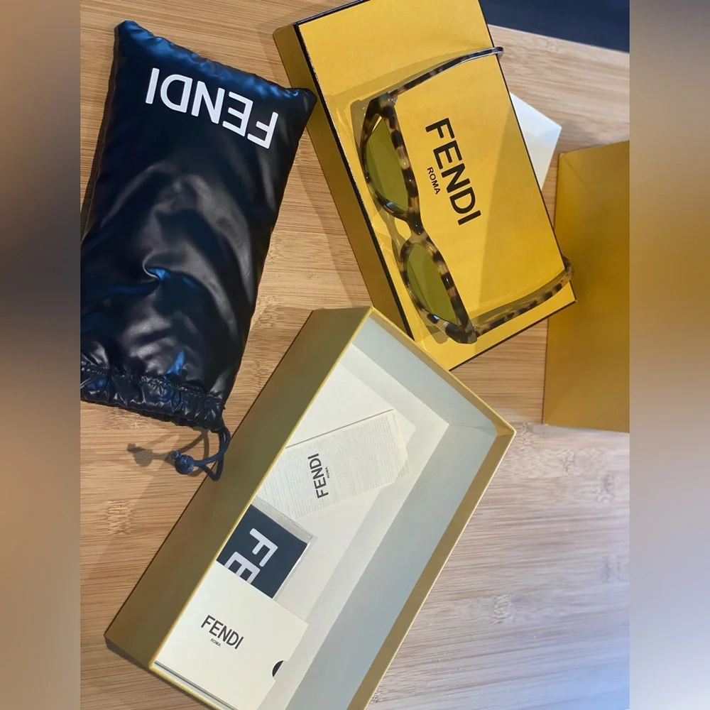 Fendi‎ Cat Eye Sunglasses