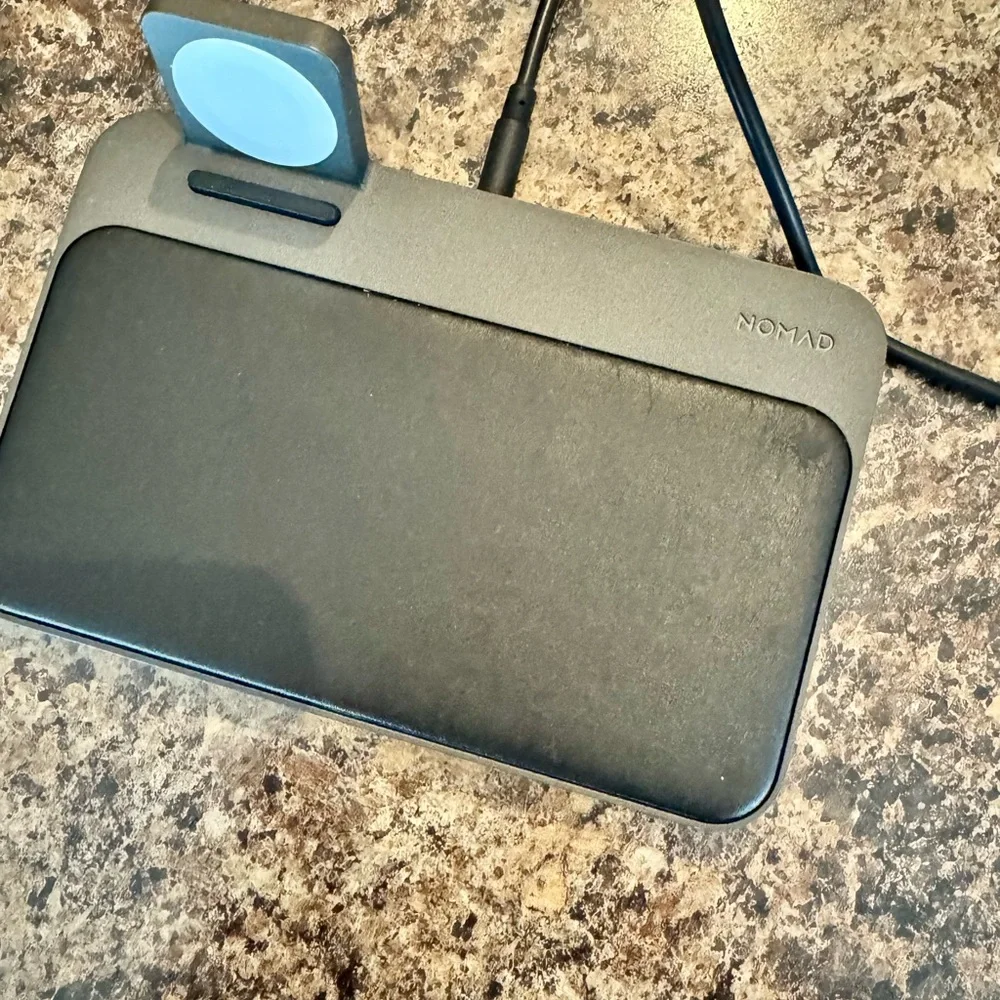 Nomad compatible magsafe