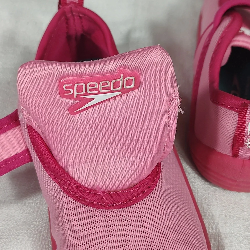 Speedo pink water