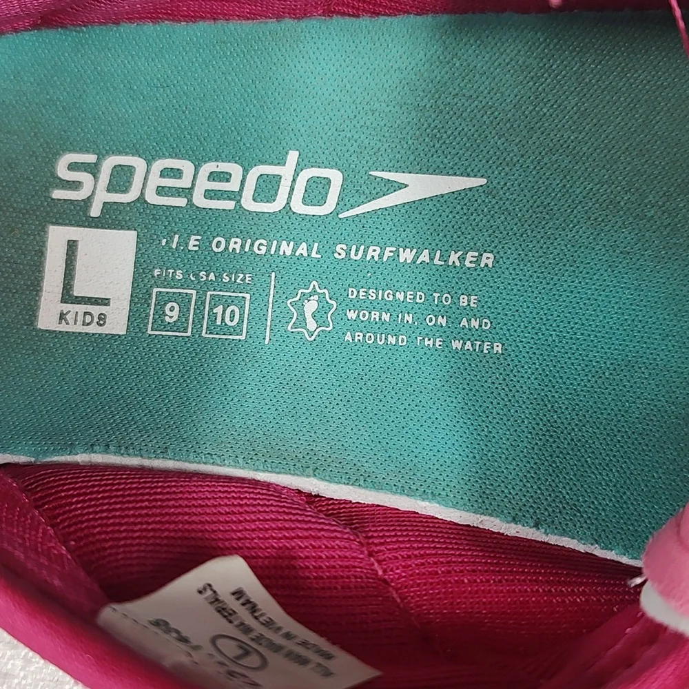 Speedo pink water