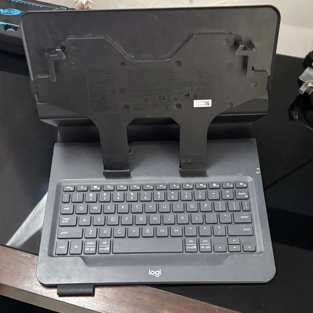 Logitech sleek black
