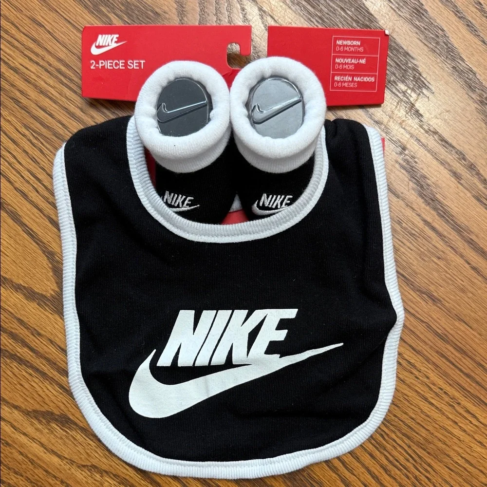 Nike Black and White Bib and Booties Set