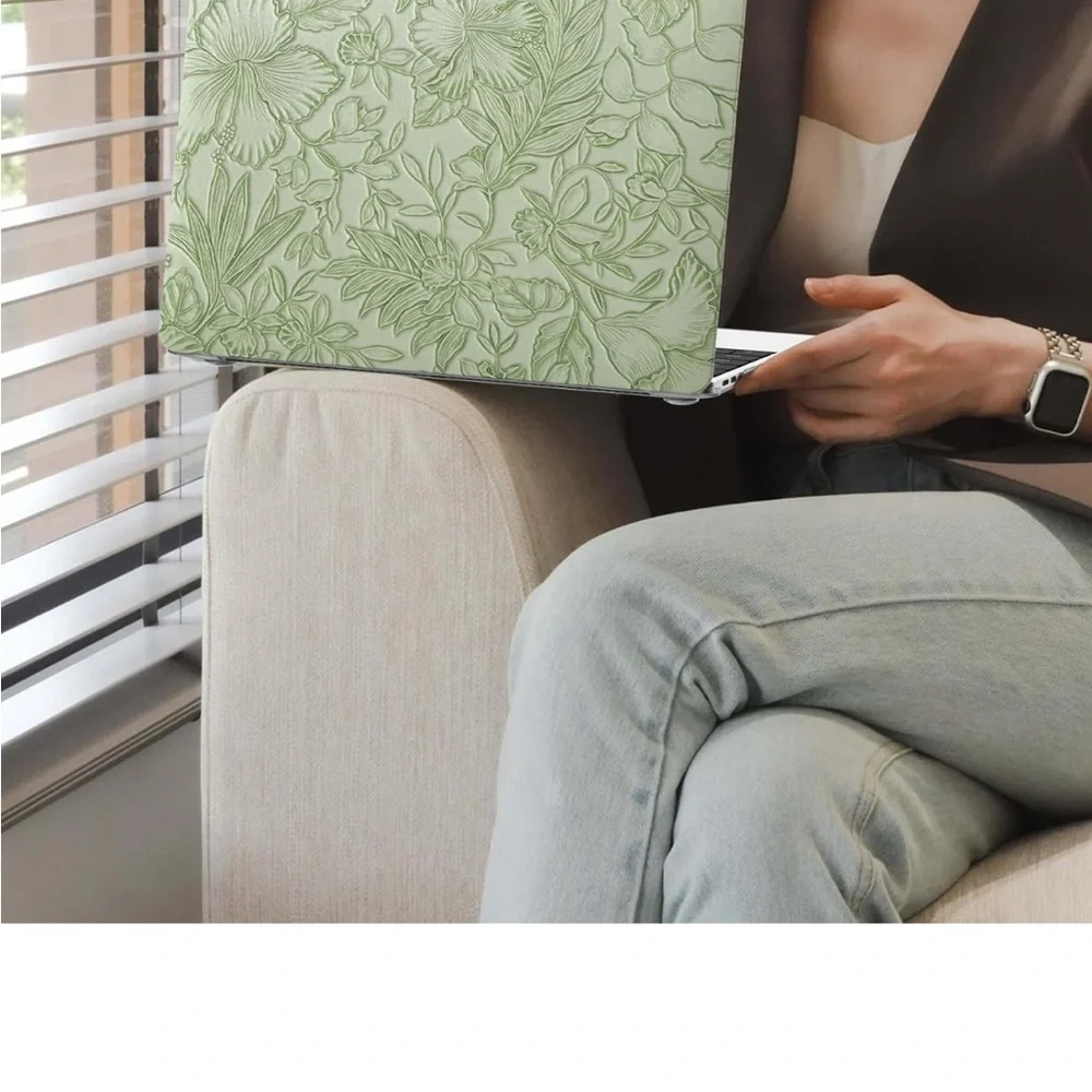 N/A embossed still sleeve