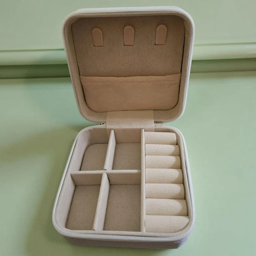 Unbranded organizer square