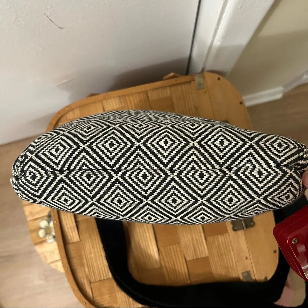 Thirty-One: Black and White Geometric Patterned Crossbody Bag