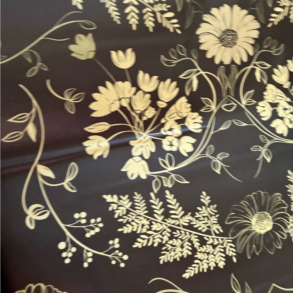 Vintage floral black & gold wallpaper