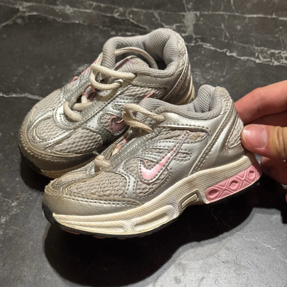 Vintage 90s Y2K Nike Baby Pink and Grey Sneakers Size 5C