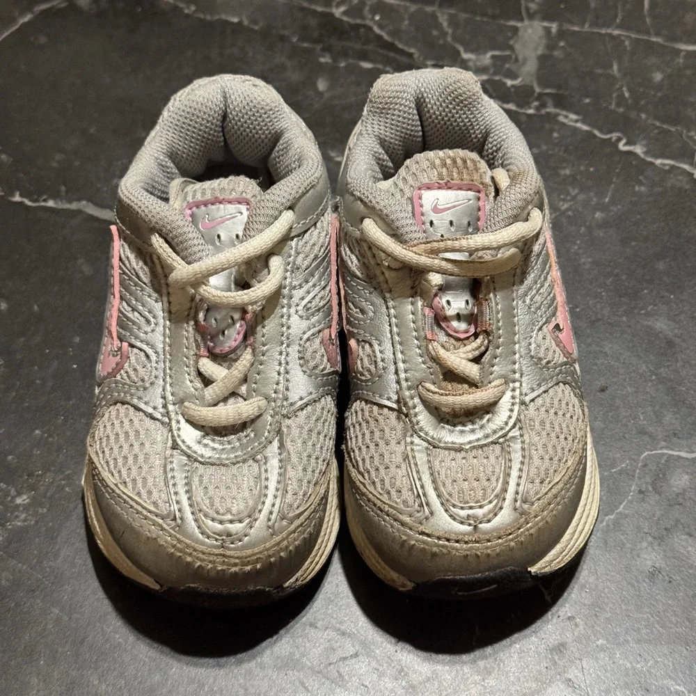 Vintage 90s Y2K Nike Baby Pink and Grey Sneakers Size 5C