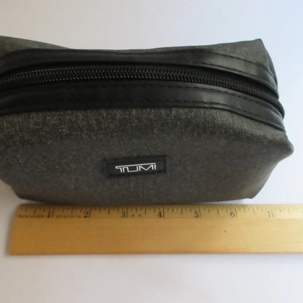 TUMI Delta Air Travel Cosmetic Makeup Case Bag Eye Mask Gray Amenity Kit Zip Top