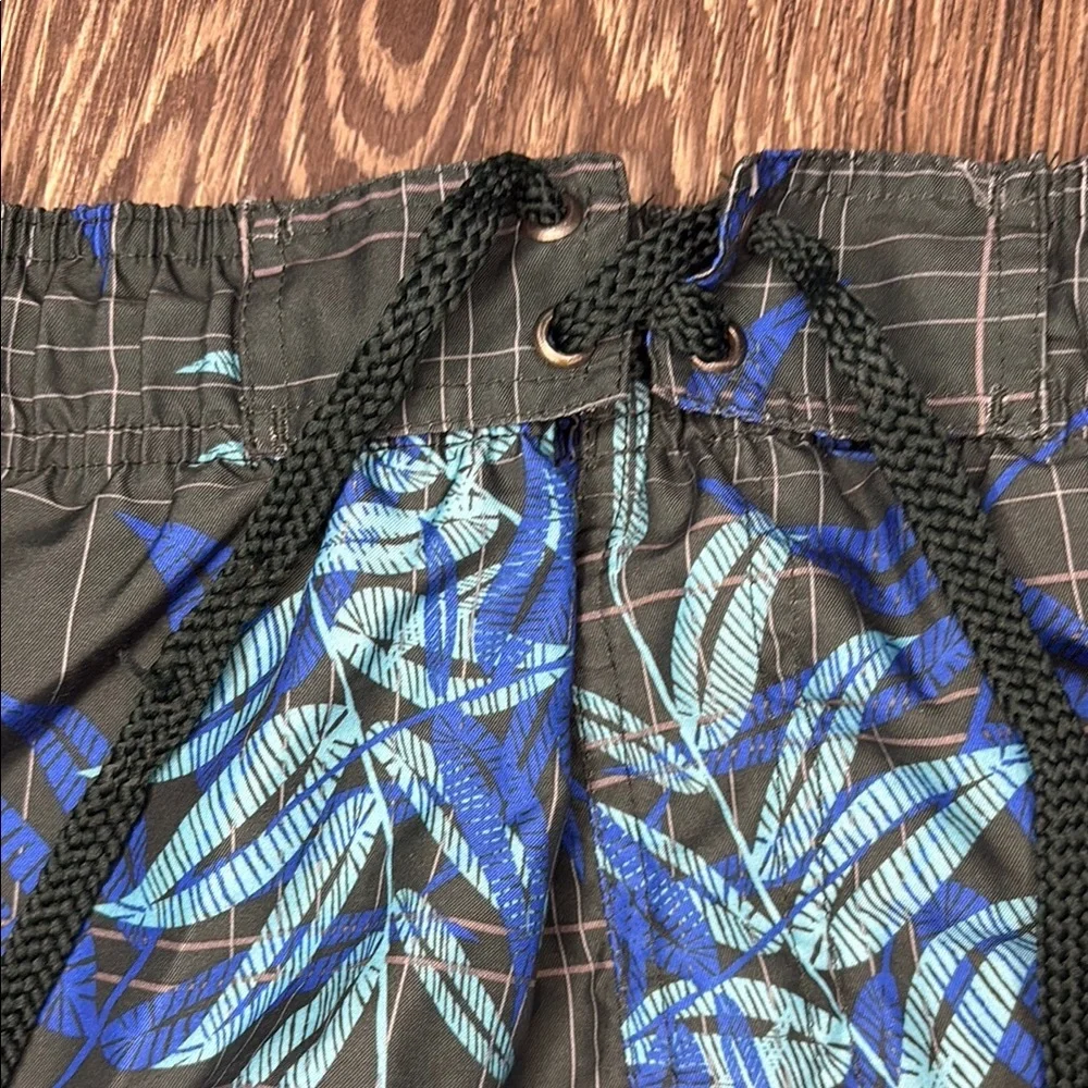 Men's Black and Blue Swim Shorts with a liner size 36/38