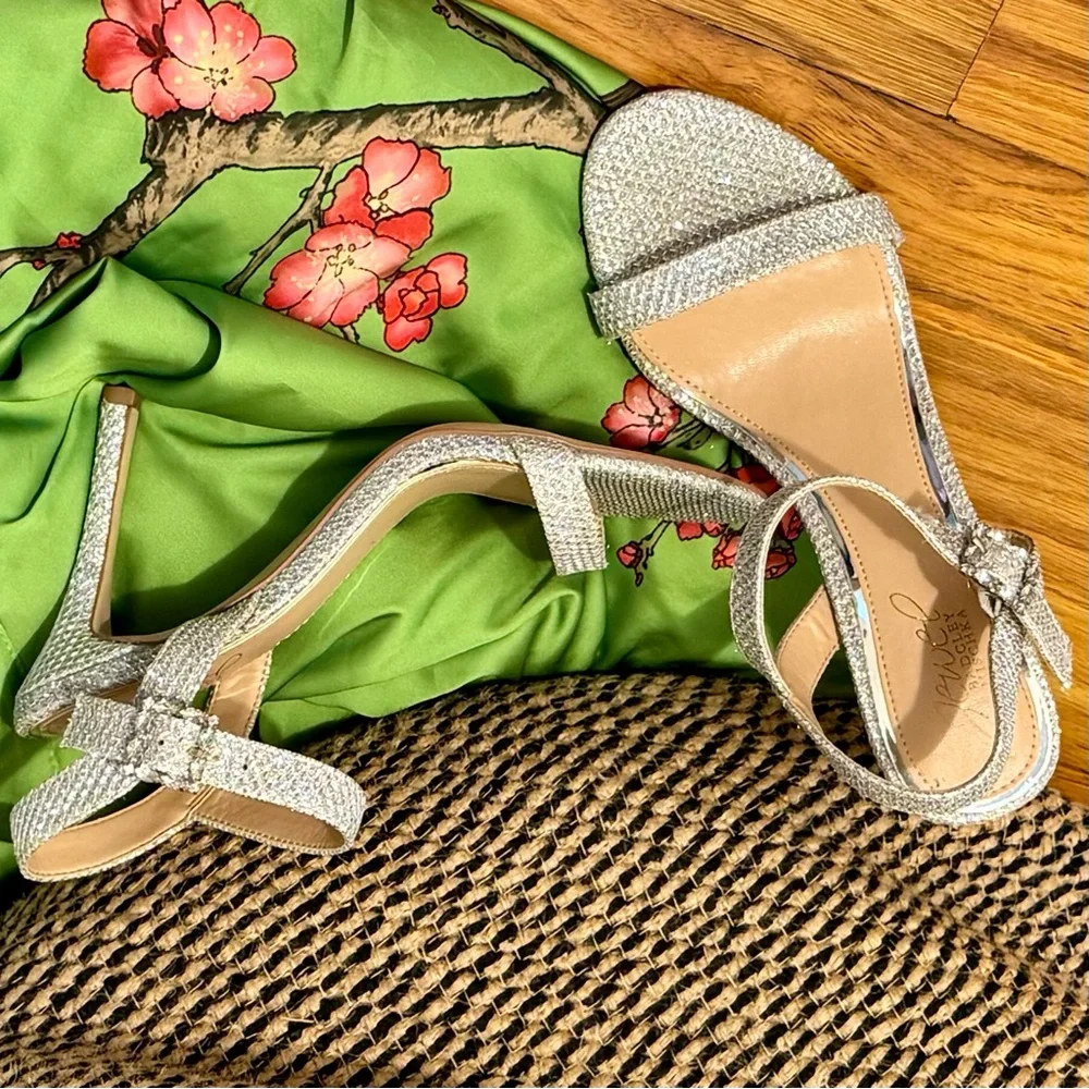 Badgley Mischka nwob strappy