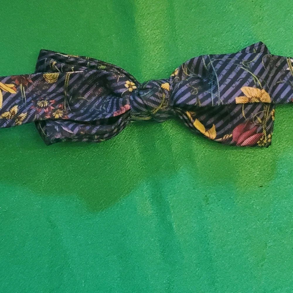 Boys Gucci Bow Tie