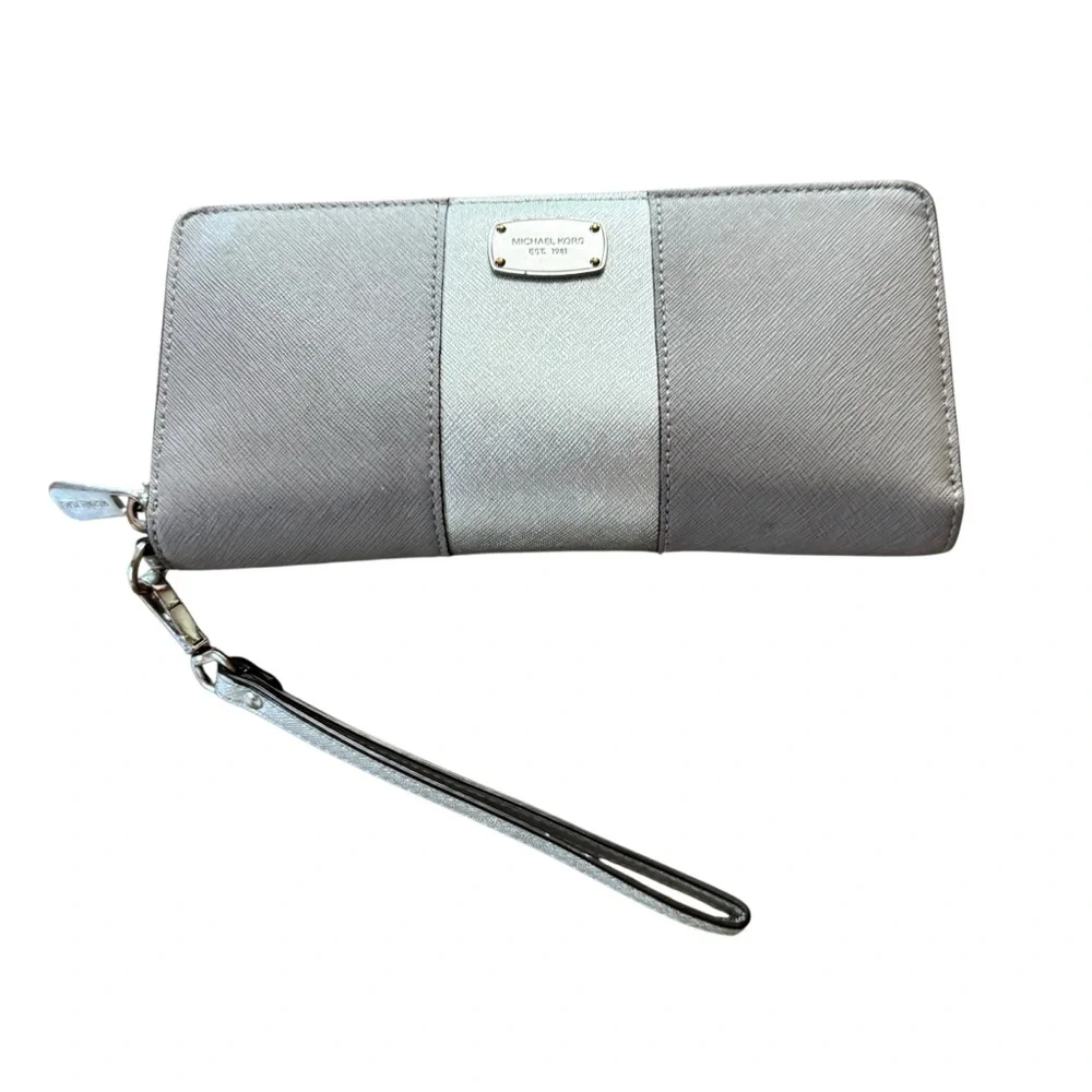 Women’s Michael Kors Taupe/Silver Wallet Wristlet w Zipper Closure
