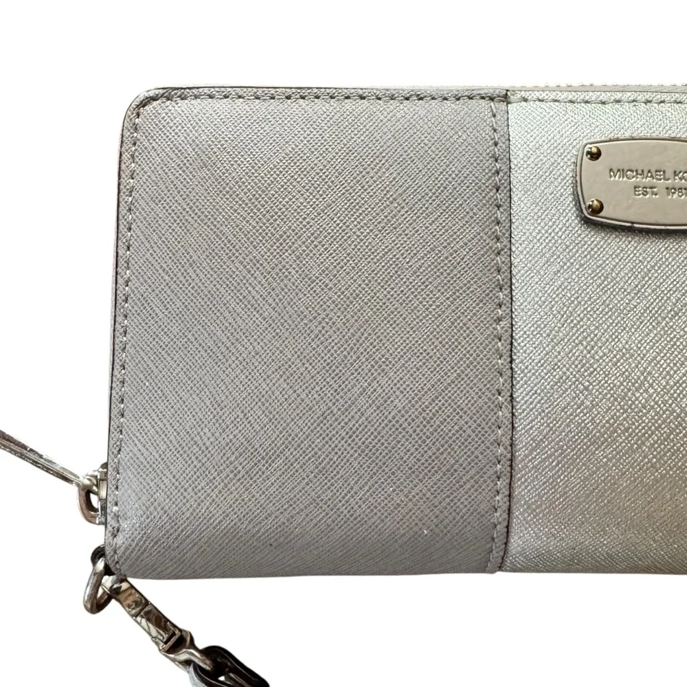 Women’s Michael Kors Taupe/Silver Wallet Wristlet w Zipper Closure