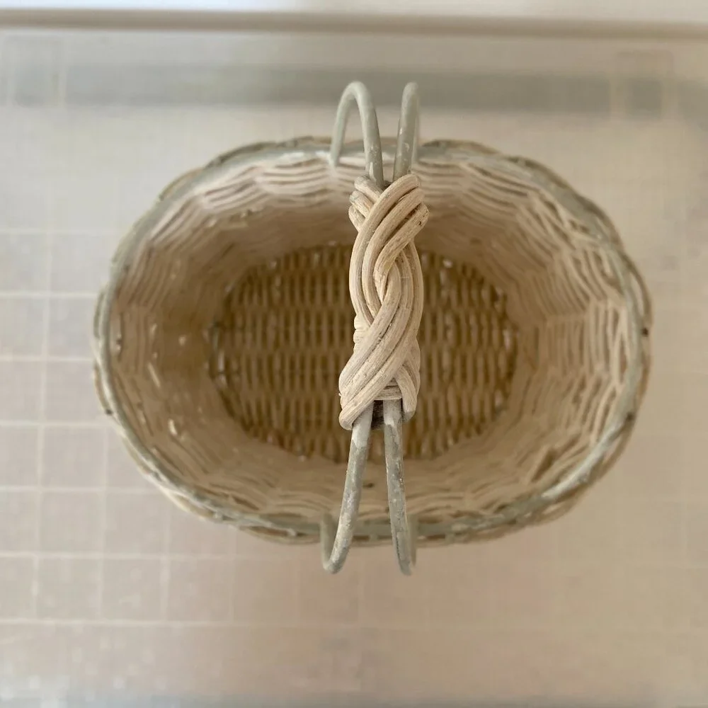 Bathroom Wicker Basket With Handle & 3-D Rose Design