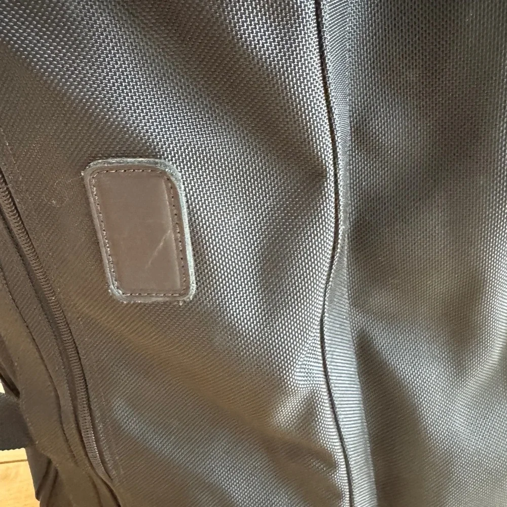 Tumi sleek versatile