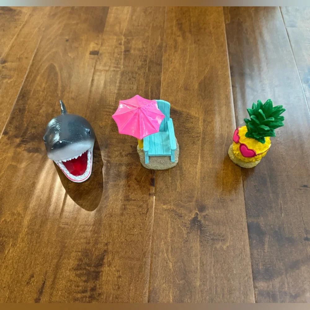 Set of aquarium figurines