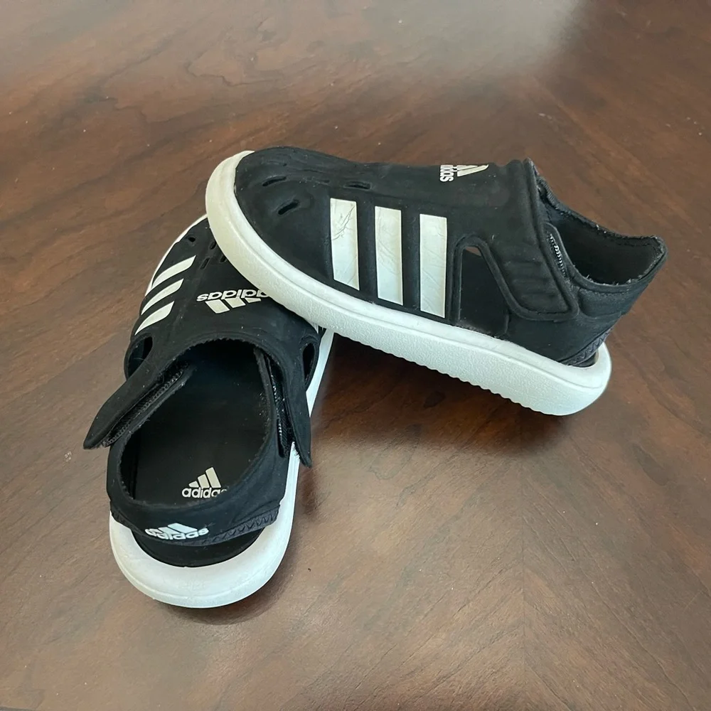 Adidas Kids Closed Toe Black & White, Water Sandals Size 7k with Velcro Closure