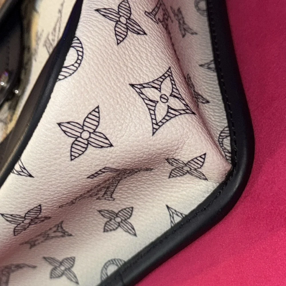 Louis Vuitton elegant louis