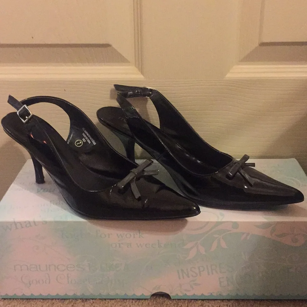 Pointed‎ toe heels