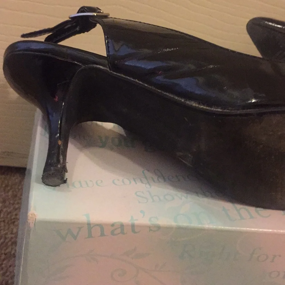 Pointed‎ toe heels