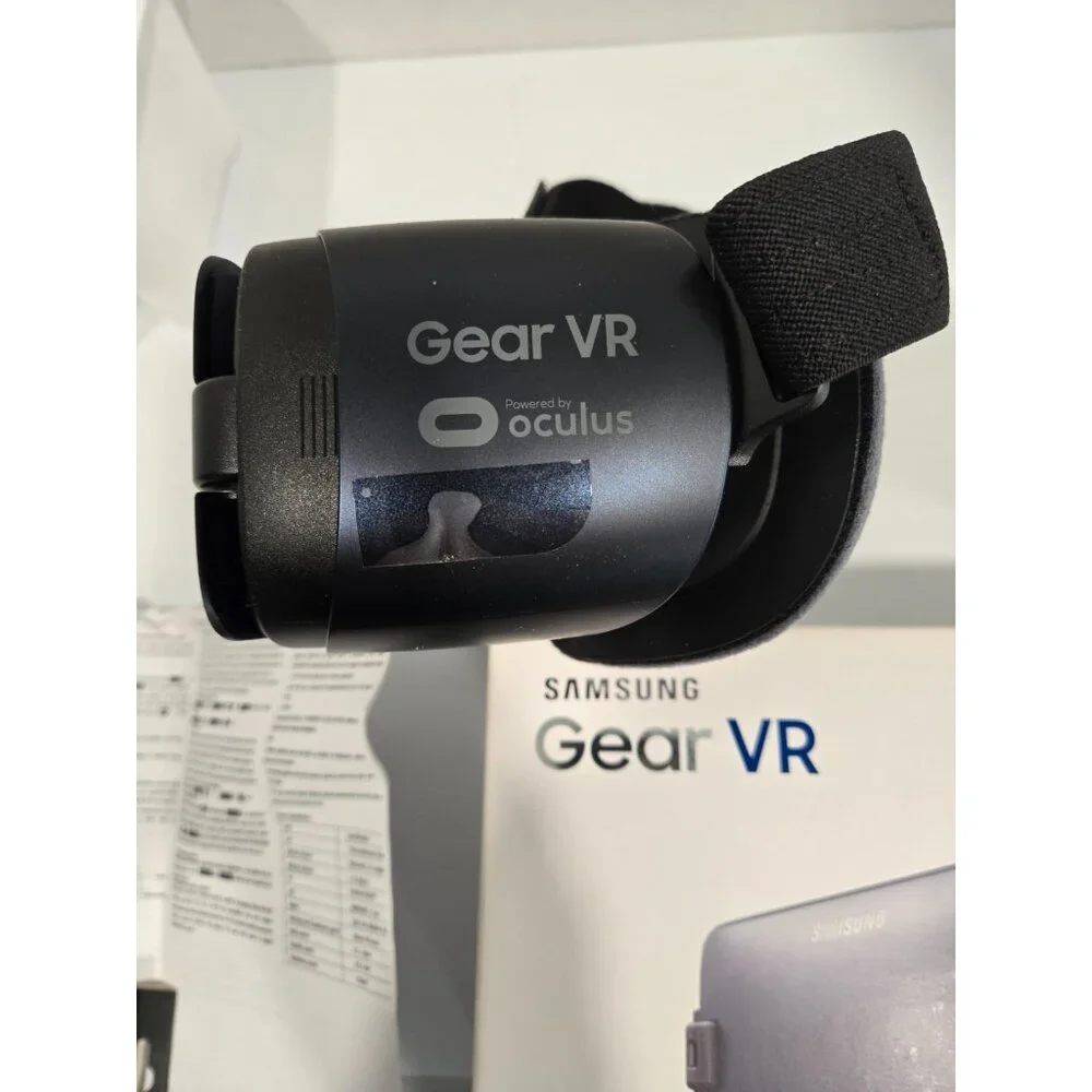Samsung Gear VR Oculus Virtual Reality Headset SM-R323 Includes Remote