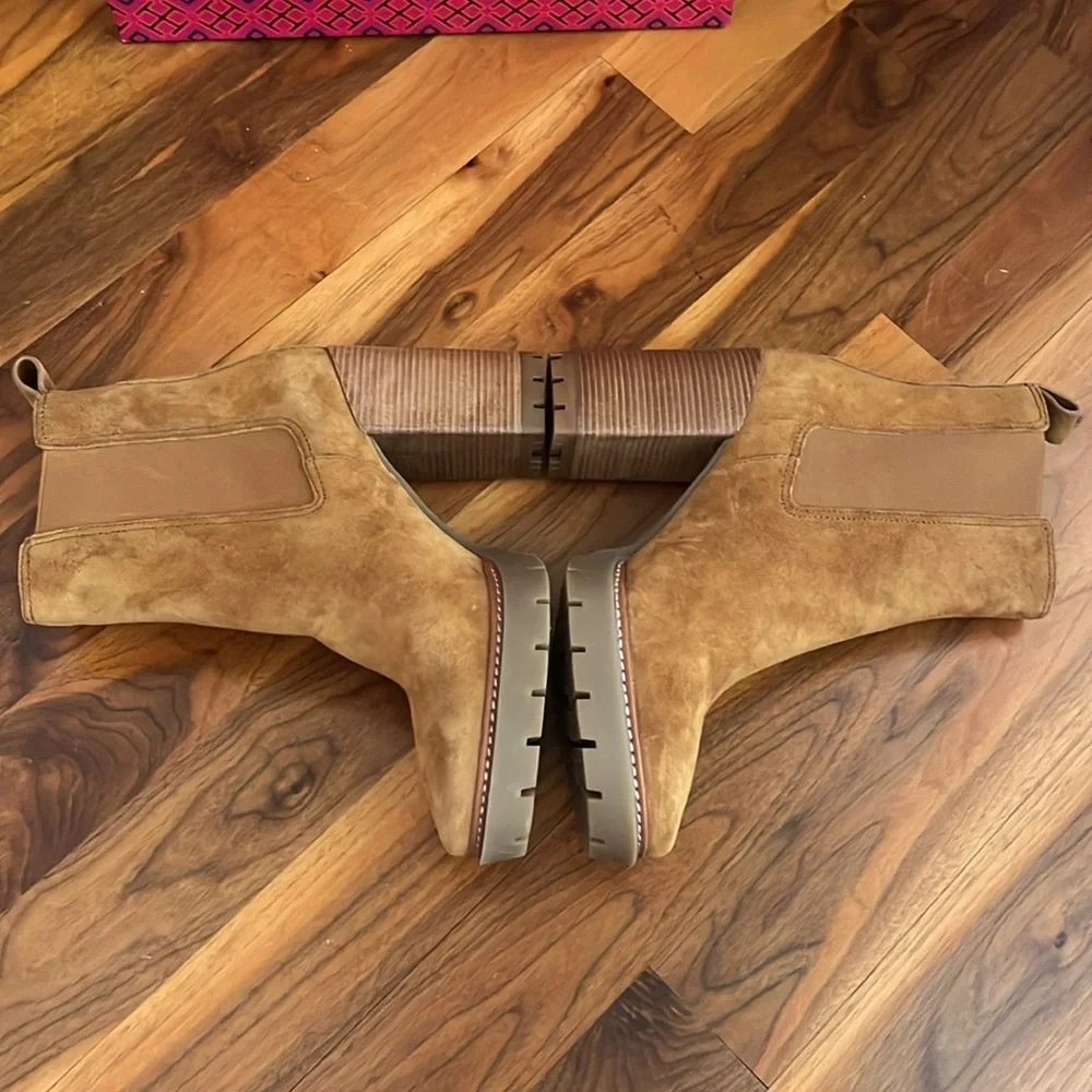 Tory Burch Lug Sole Chelsea Boot, NEW