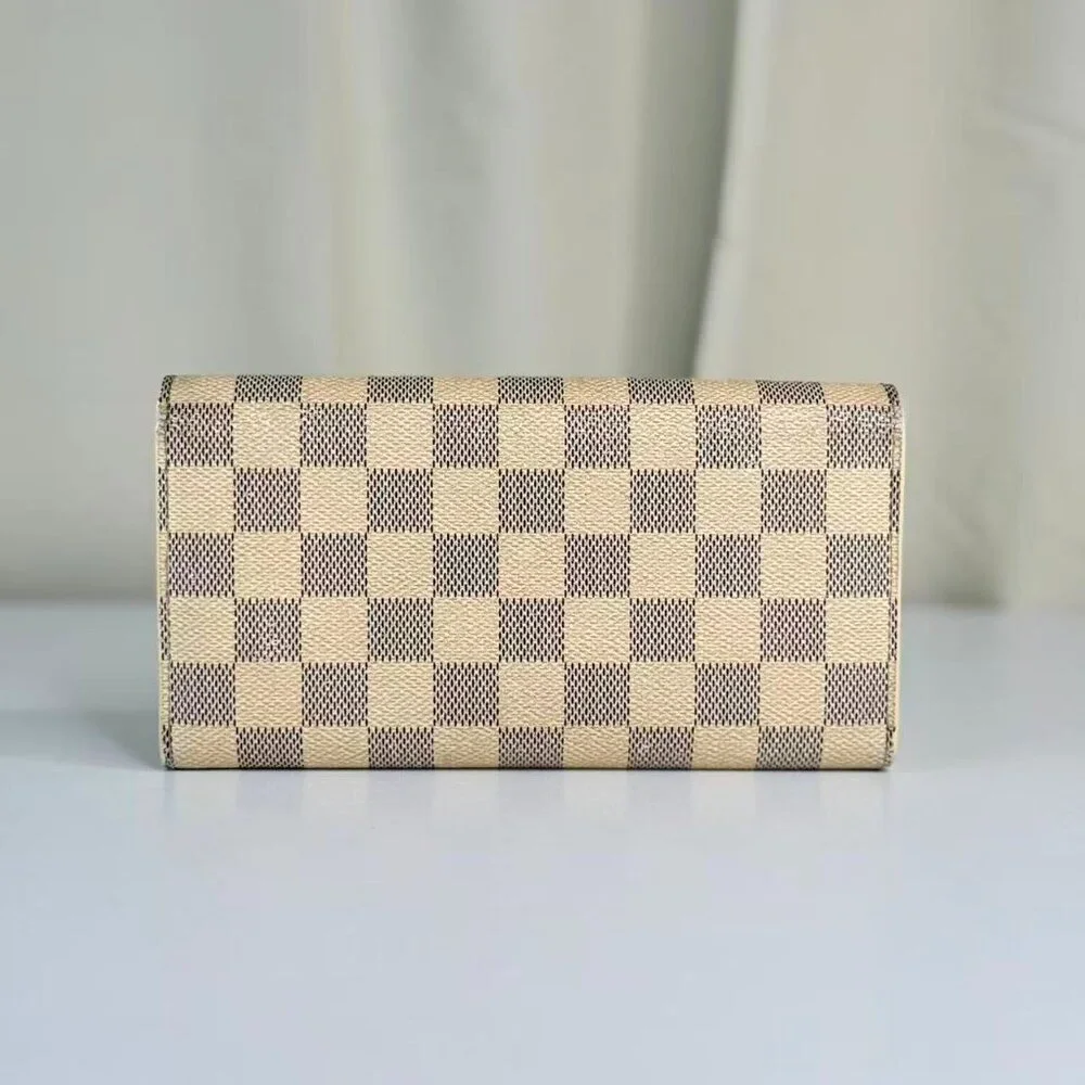 Louis Vuitton exterior no